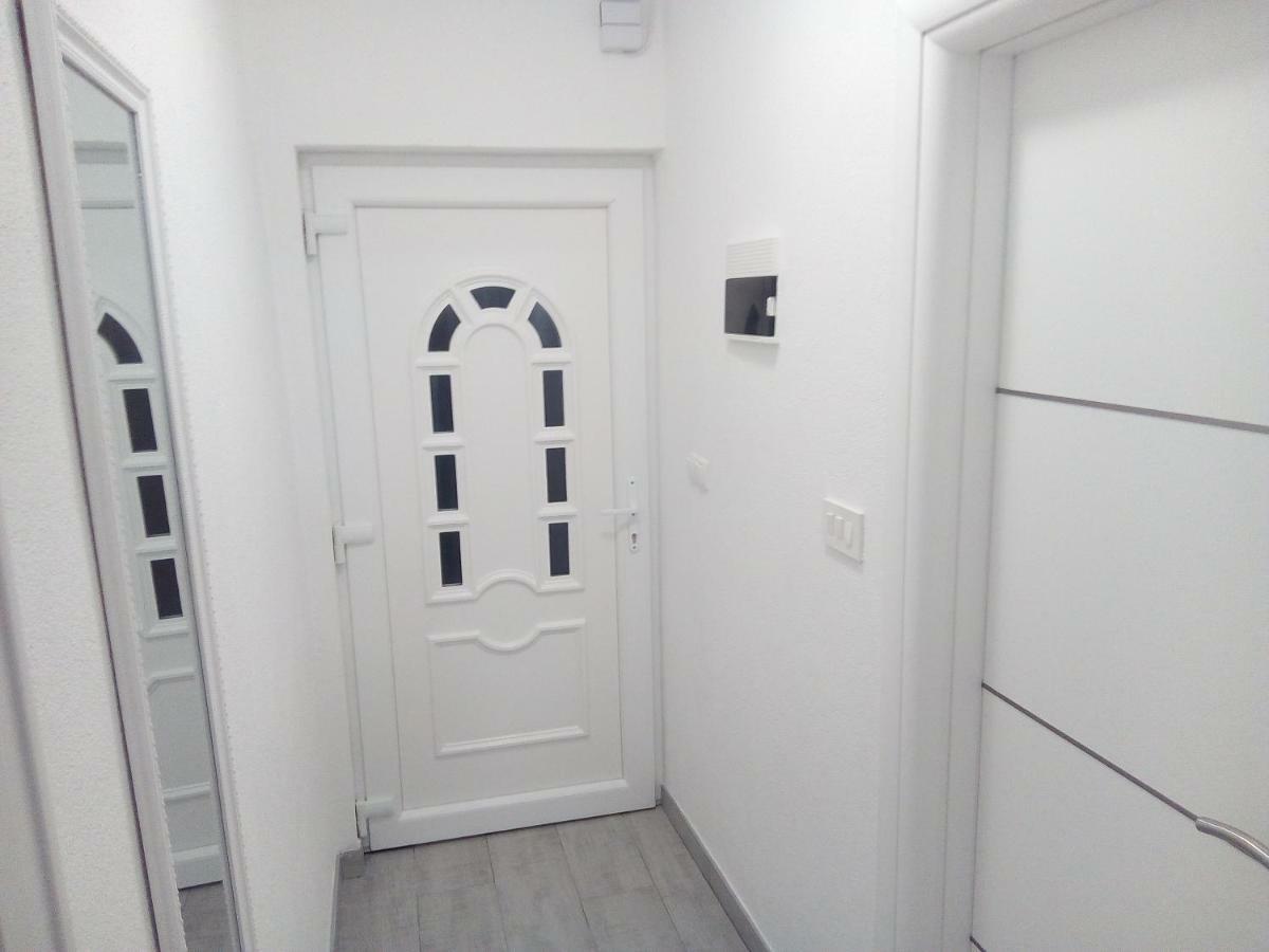 Studio Apartman Matkovic Имотски Экстерьер фото